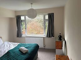 Tranquil Wolves Retreat With 4 Bedrooms