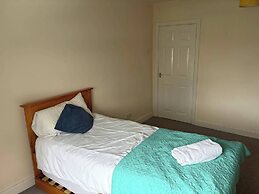 Tranquil Wolves Retreat With 4 Bedrooms