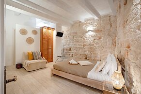 Old Tuff Apartments