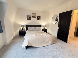 Beautiful 5 Bed House - Close to Windsor Castle