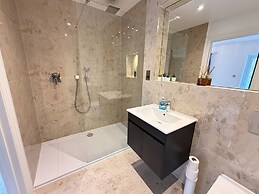 Beautiful 5 Bed House - Close to Windsor Castle