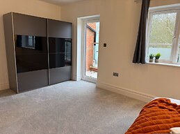 Beautiful 5 Bed House - Close to Windsor Castle