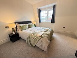Beautiful 5 Bed House - Close to Windsor Castle