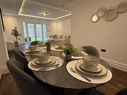 Beautiful 5 Bed House - Close to Windsor Castle
