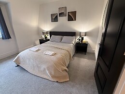 Beautiful 5 Bed House - Close to Windsor Castle