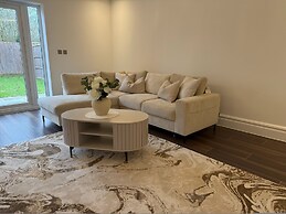 Beautiful 5 Bed House - Close to Windsor Castle