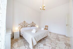 Guesthost - Il Salotto Blu - Appartamento Con Parcheggio