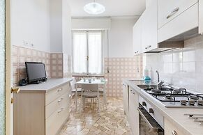 Guesthost - Il Salotto Blu - Appartamento Con Parcheggio