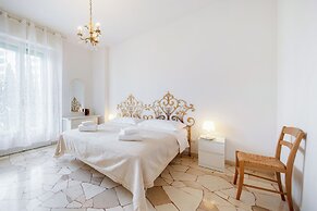 Guesthost - Il Salotto Blu - Appartamento Con Parcheggio