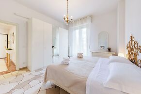 Guesthost - Il Salotto Blu - Appartamento Con Parcheggio