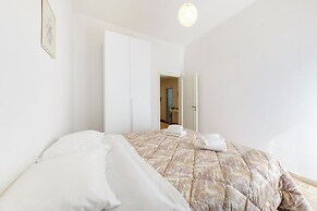 Guesthost - Il Salotto Blu - Appartamento Con Parcheggio