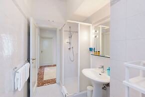 Guesthost - Il Salotto Blu - Appartamento Con Parcheggio