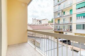 Guesthost - Il Salotto Blu - Appartamento Con Parcheggio
