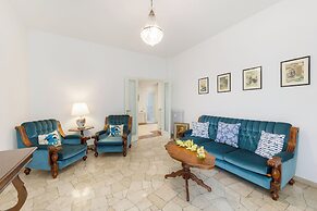 Guesthost - Il Salotto Blu - Appartamento Con Parcheggio
