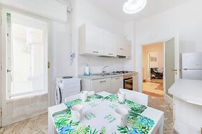 Guesthost - Il Salotto Blu - Appartamento Con Parcheggio