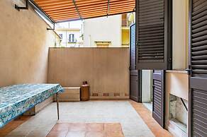 Guesthost - Teatro Massimo Roomy Flat With Covered Terrace