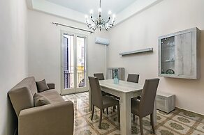 Guesthost - Teatro Massimo Roomy Flat With Covered Terrace
