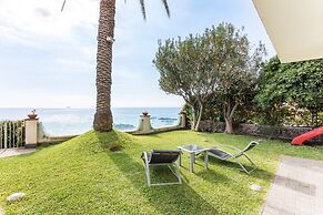 Guesthost - Penelope Seaview Apartment