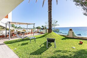 Guesthost - Penelope Seaview Apartment