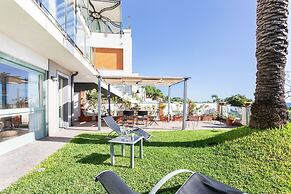 Guesthost - Penelope Seaview Apartment