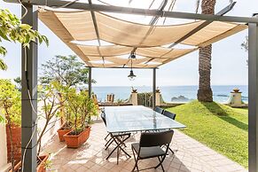 Guesthost - Penelope Seaview Apartment