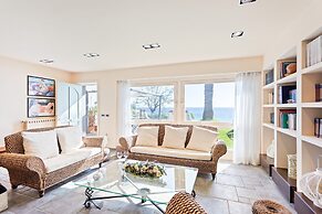 Guesthost - Penelope Seaview Apartment