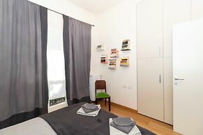 Guesthost - Charming Apt With Parking!
