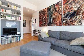 Guesthost - Charming Apt With Parking!