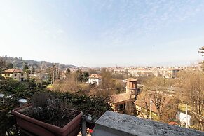 Guesthost - Charming Apt With Parking!