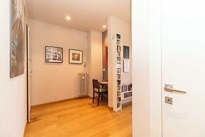 Guesthost - Charming Apt With Parking!