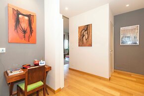 Guesthost - Charming Apt With Parking!