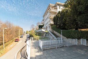 Guesthost - Charming Apt With Parking!