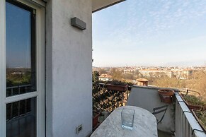 Guesthost - Charming Apt With Parking!