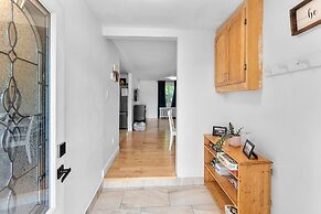 Cozy Family Retreat Minutes From Falls