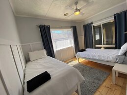 Central 1940s Bendigo Home Hamptons Heritage Reno