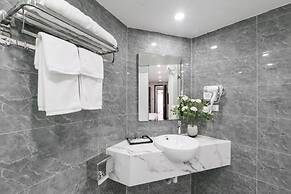 Charming Moon Hotel
