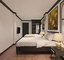 Charming Moon Hotel
