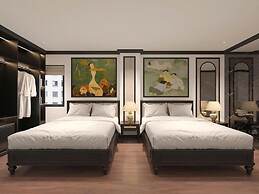 Charming Moon Hotel