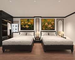 Charming Moon Hotel