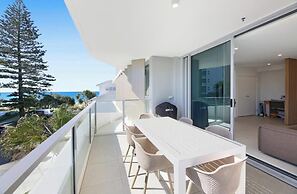 Luxury 2BR Palm Beach Apartment