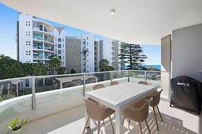 Luxury 2BR Palm Beach Apartment
