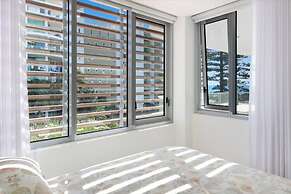 Luxury 2BR Palm Beach Apartment
