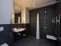 Sunday Resort Rugen Suites