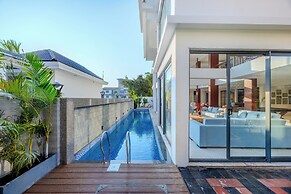 ELIVAAS Valley View 5BHK Villa With Pool
