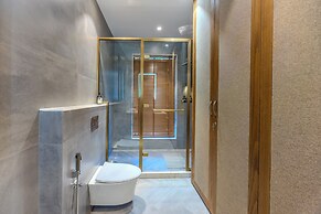 ELIVAAS Valley View 5BHK Villa With Pool