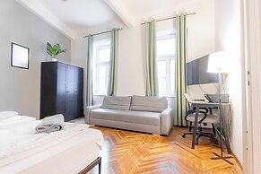 Beautiful 1BR Near Danube Praterstern