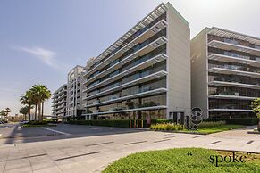 2BR with Terrace in The 8 by Bespoke