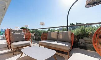 2BR with Terrace in The 8 by Bespoke