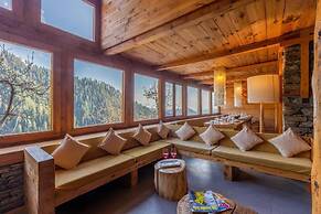 ELIVAAS Skylounge 4 BHK with Garden