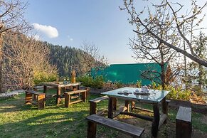 ELIVAAS Skylounge 4 BHK with Garden
